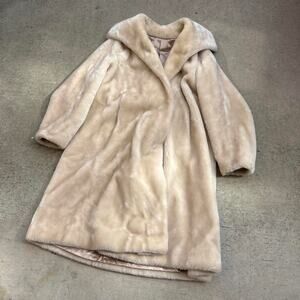 Beautiful Borgana cream faux fur coat